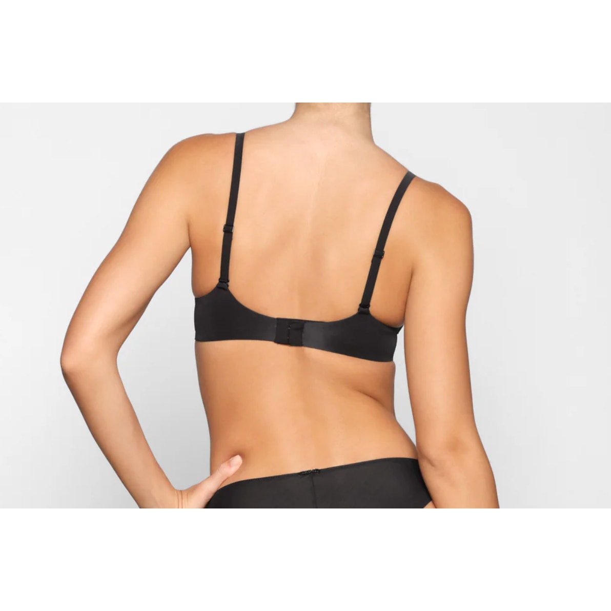 Skims NWT Onyx Seamless Weightless Scoop Bra Size 38D