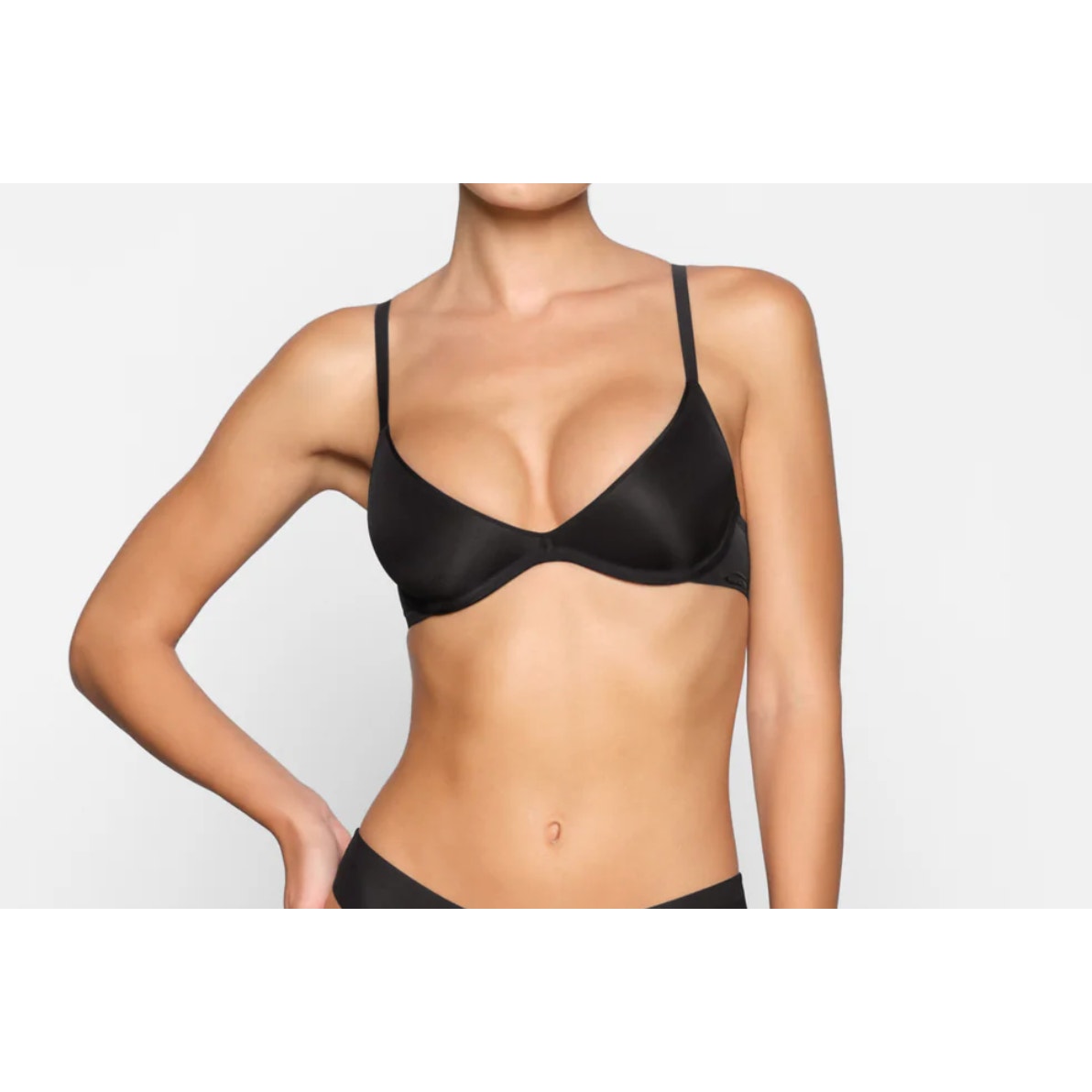 Skims NWT Onyx Seamless Weightless Scoop Bra Size 38D